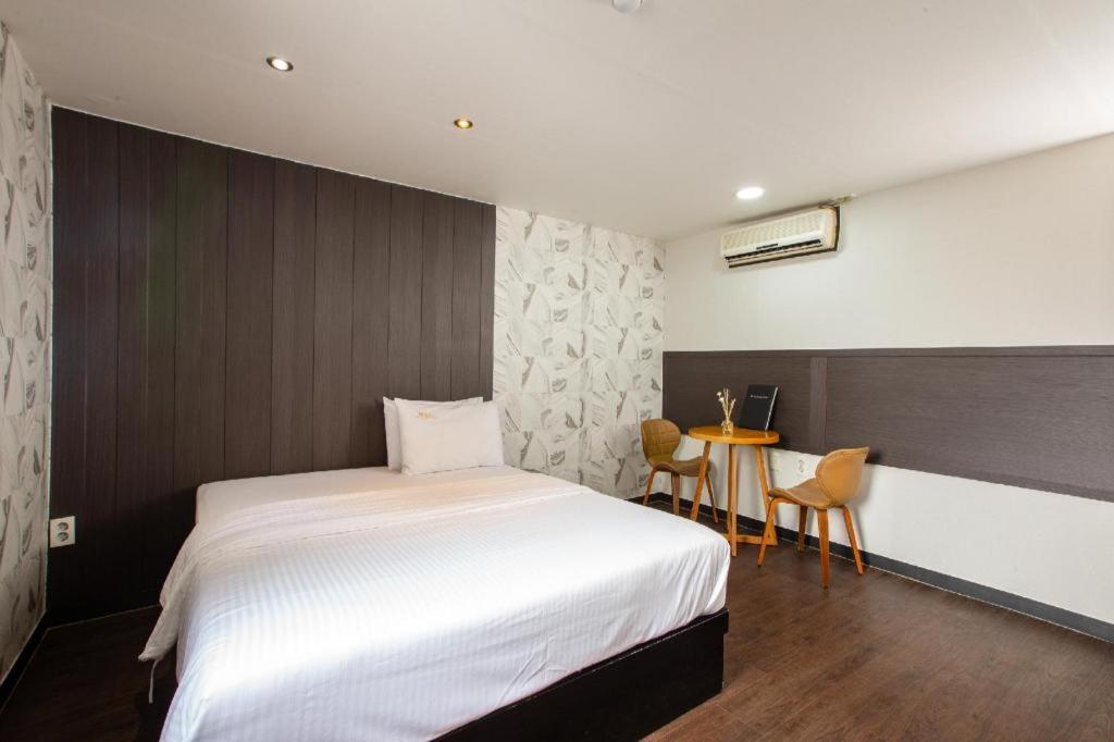 M7 Business Hotel Chilgok Extérieur photo