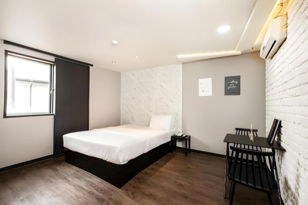 M7 Business Hotel Chilgok Extérieur photo