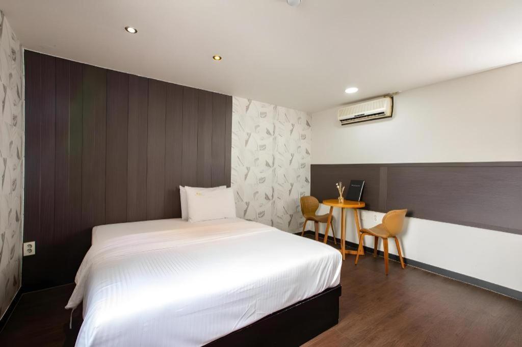 M7 Business Hotel Chilgok Extérieur photo