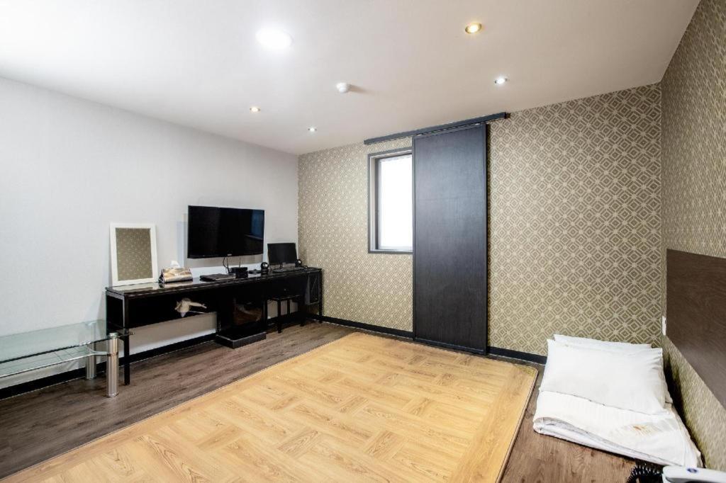 M7 Business Hotel Chilgok Extérieur photo