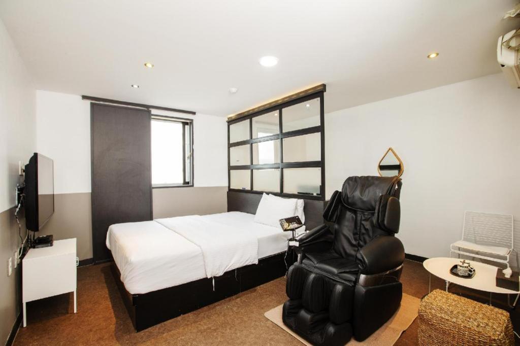 M7 Business Hotel Chilgok Extérieur photo