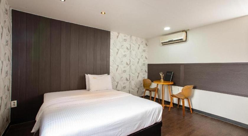M7 Business Hotel Chilgok Extérieur photo
